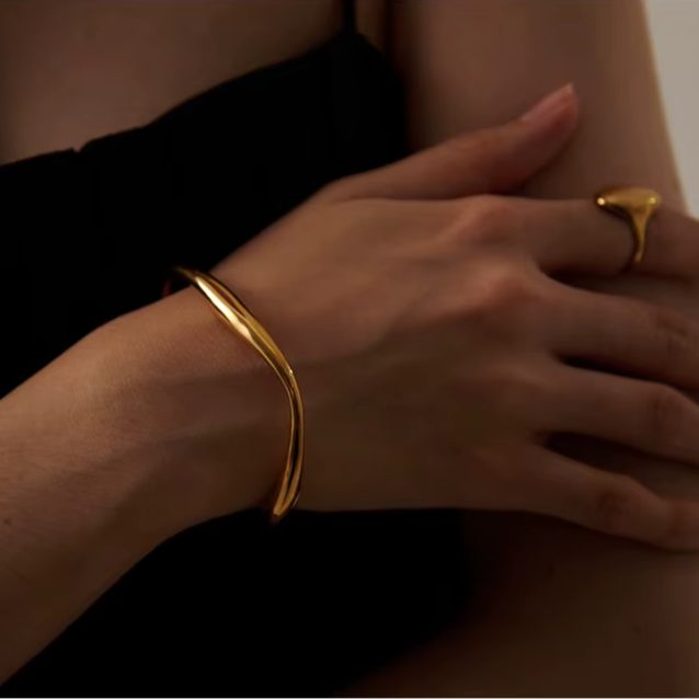 Giselle Gold Bangle