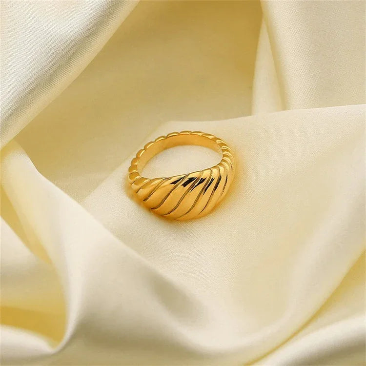 Annabel Gold Croissant Ring