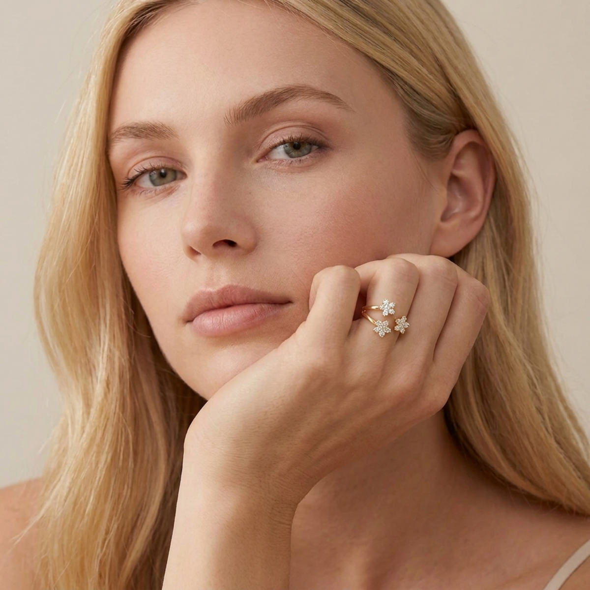 Alice Crystal Flowers Ring