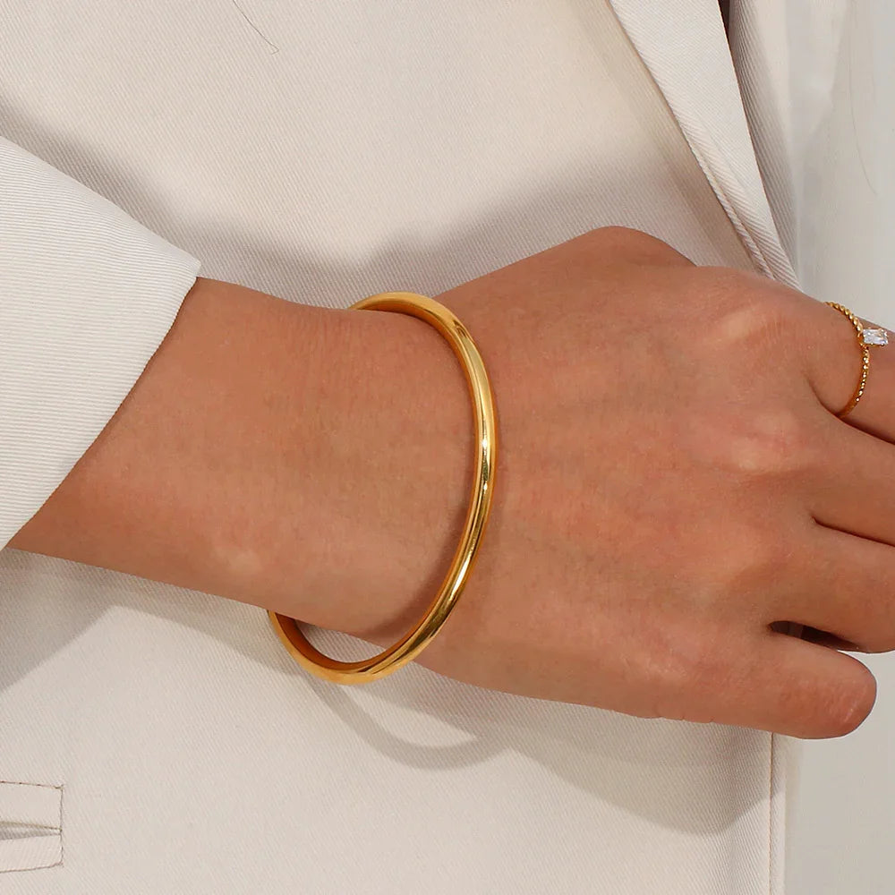 Avalynn Gold Bangle