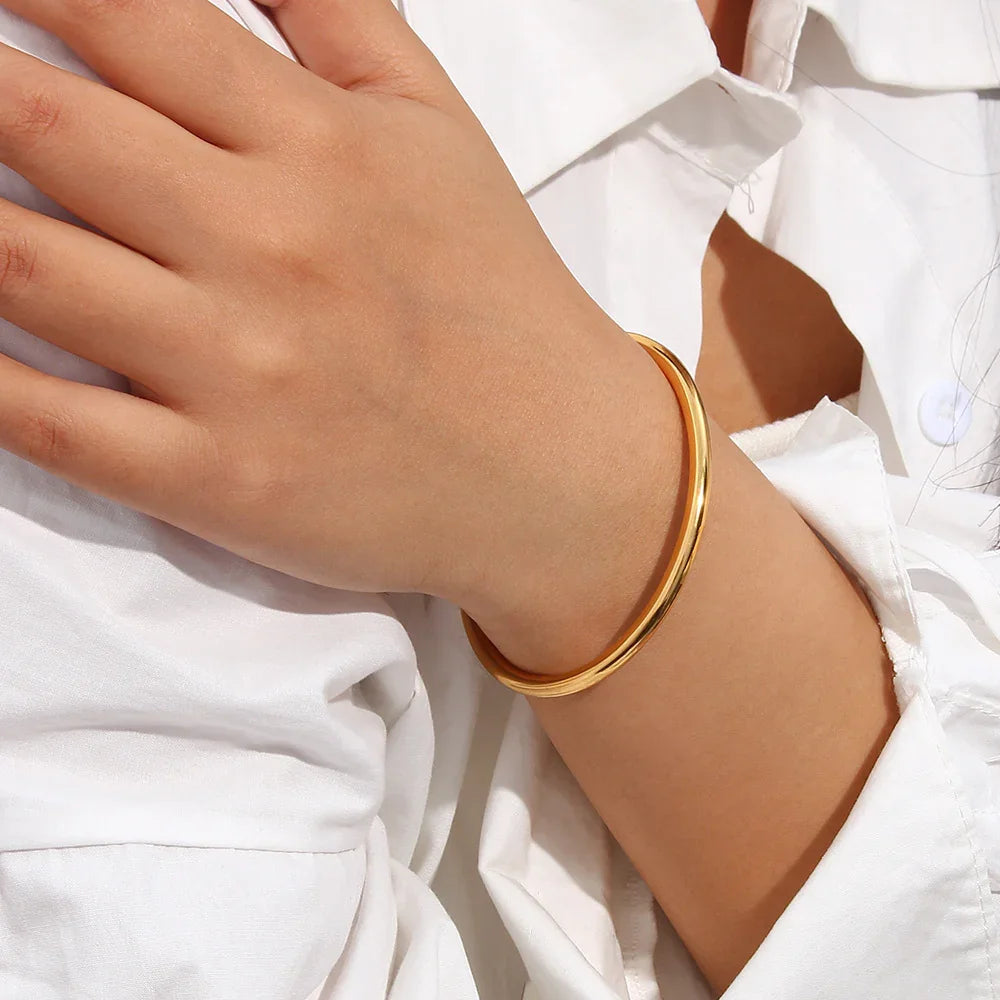 Avalynn Gold Bangle
