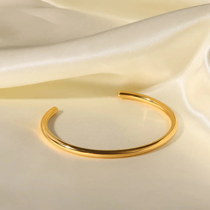 Avalynn Gold Bangle
