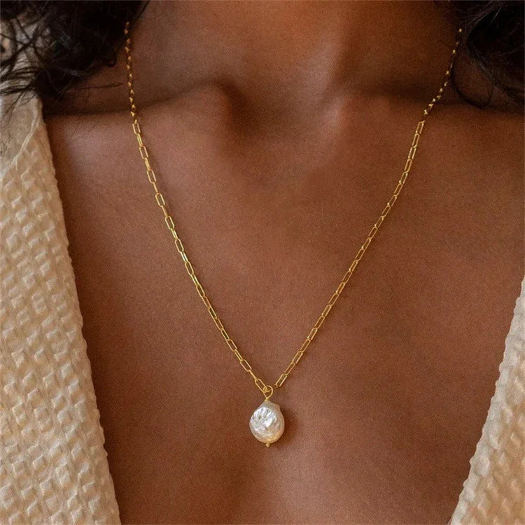Ada Pearl Necklace