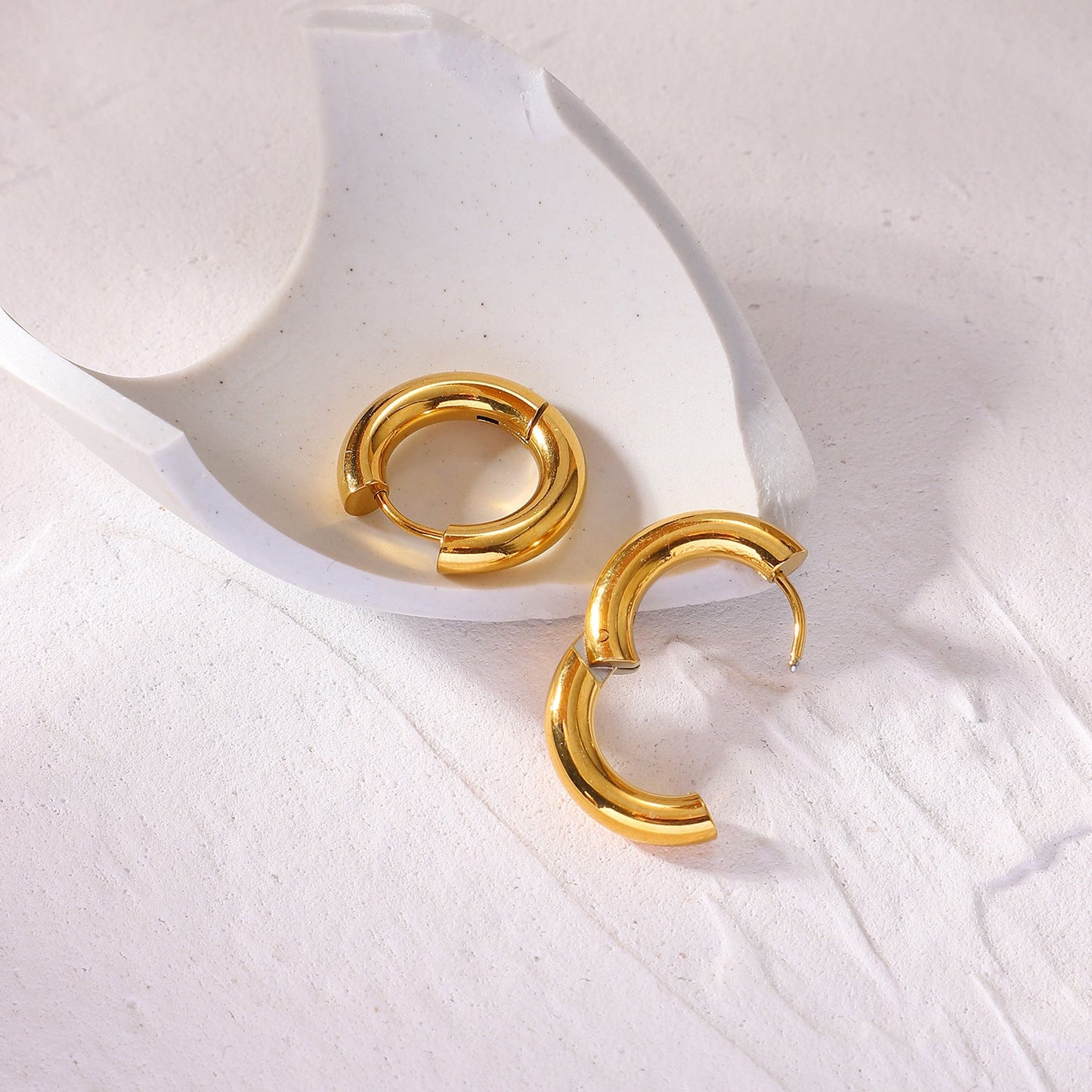 Alessia Bold Round Hoops