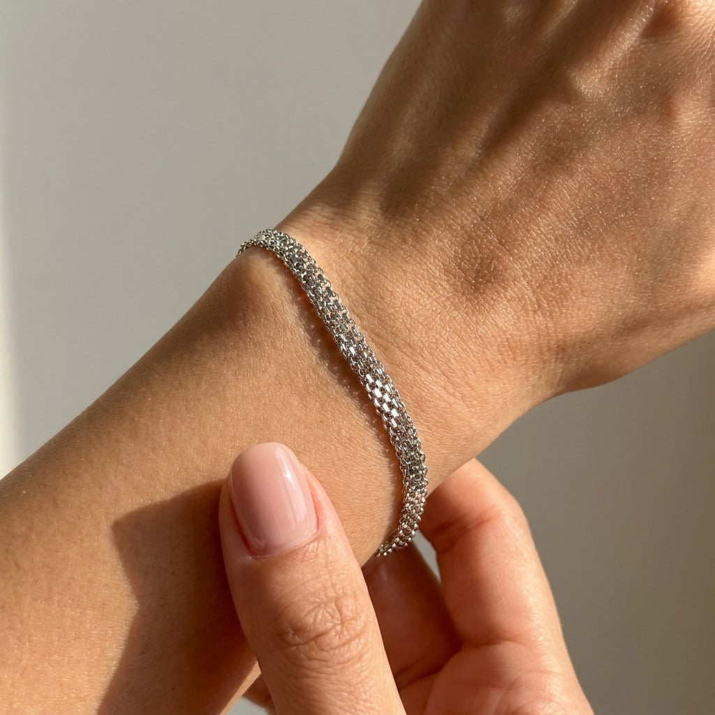 Clara Collection | Minimalist Mesh Bracelet with Adjustable Length | Elegant Accessory for Daily Wear 2