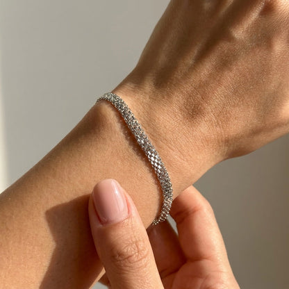 Clara Collection | Minimalist Mesh Bracelet with Adjustable Length | Elegant Accessory for Daily Wear 2