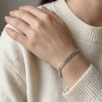 Clara Collection | Minimalist Mesh Bracelet with Adjustable Length | Elegant Accessory for Daily Wear 7