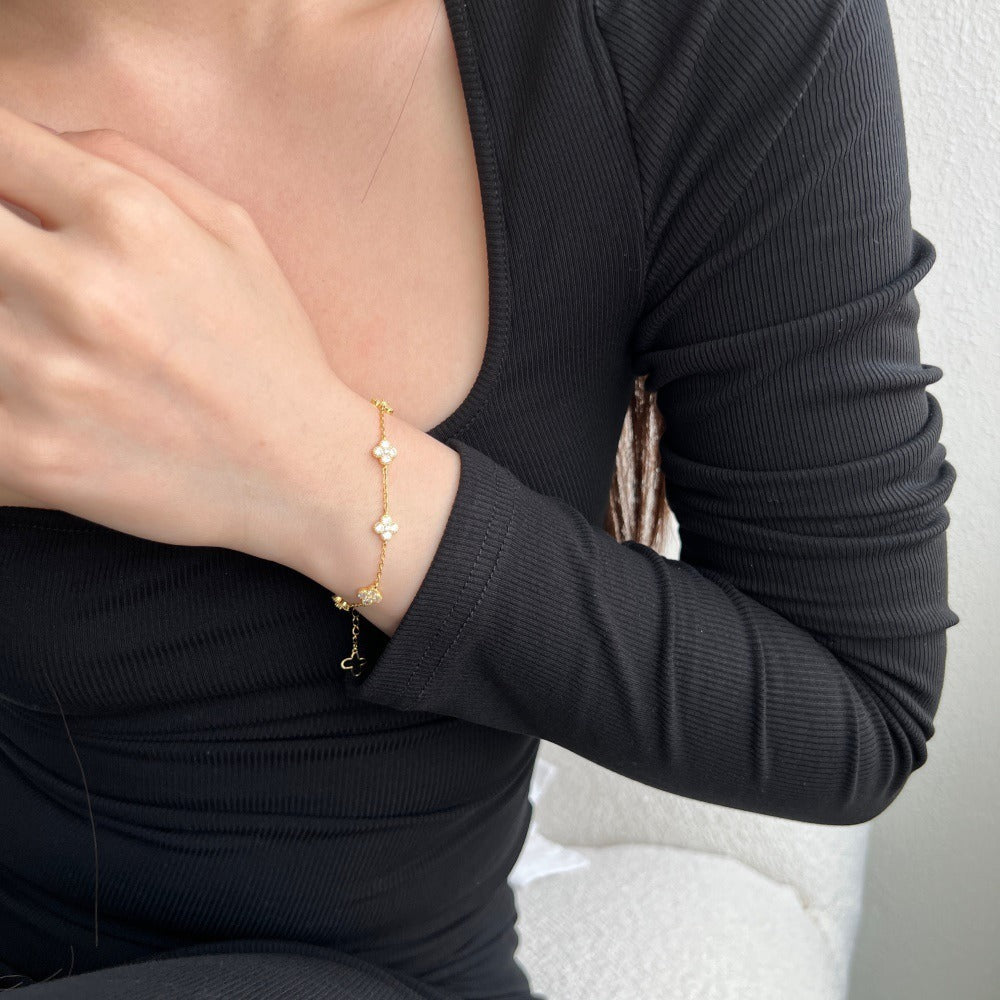 Clover Collection | Crystal Bracelet with Adjustable Length & Hypoallergenic Design | Elegant Jewelry for Everyday Wear 3