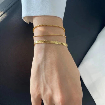 Violeta Gold Bracelet