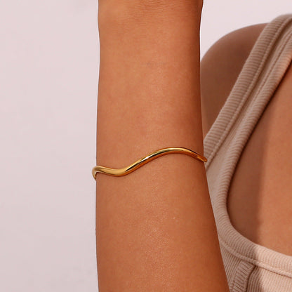 Gloria Gold Bangle