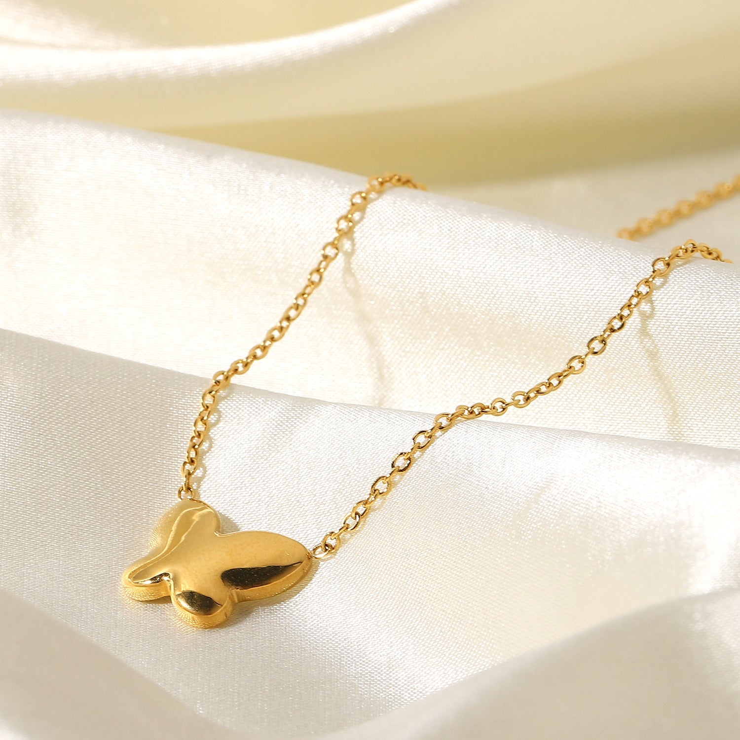 Elegant Butterfly Pendant Necklace with Mother of Pearl and Freshwater Pearls – Adjustable 18k Gold Plated Jewelry 4