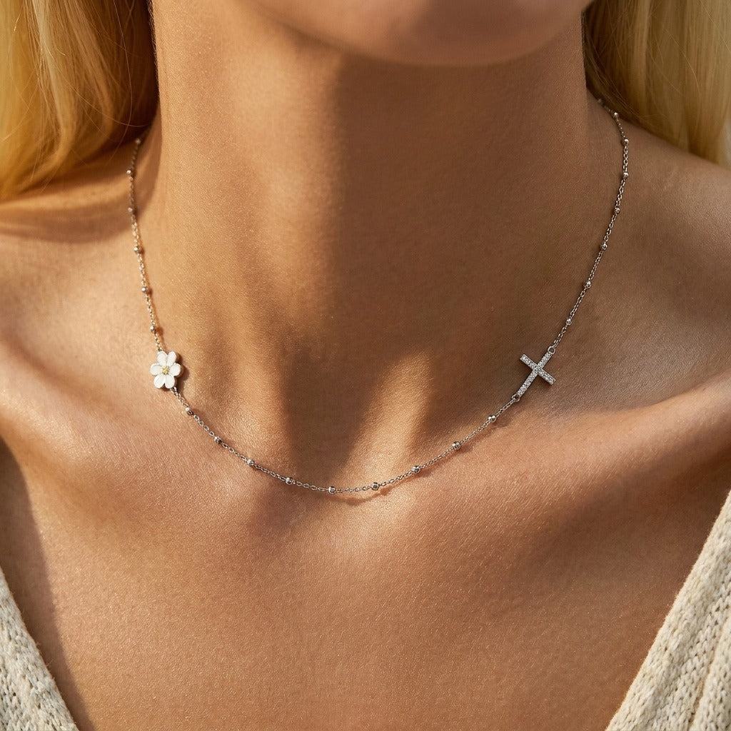 Elegant Silver Necklace with Sparkling Crystals for Timeless Style 0