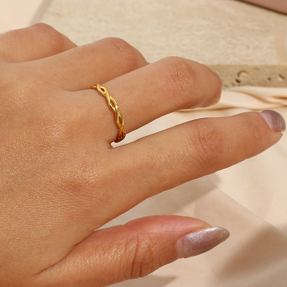 Elegant Twisted Gold Ring for Women – 18k Gold-Plated Stainless Steel, Hypoallergenic, Lightweight Design 1