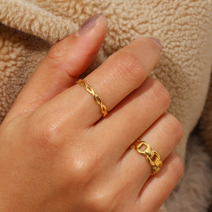 Elegant Twisted Gold Ring for Women – 18k Gold-Plated Stainless Steel, Hypoallergenic, Lightweight Design 4