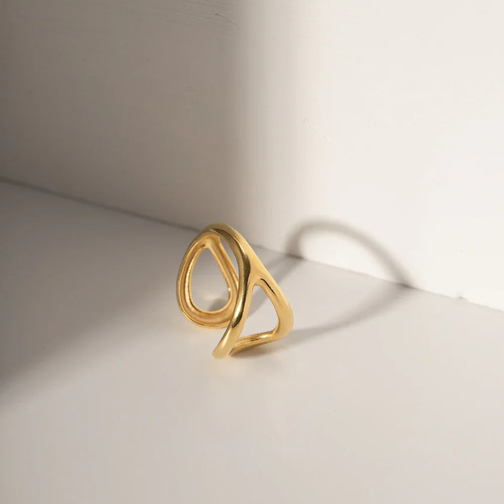 Leona Twisted Band Ring