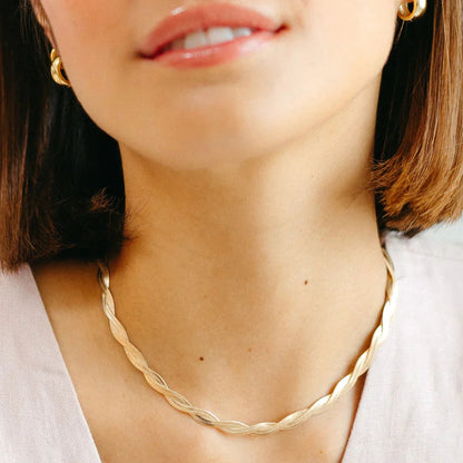 Agatha Twisted Chain Necklace