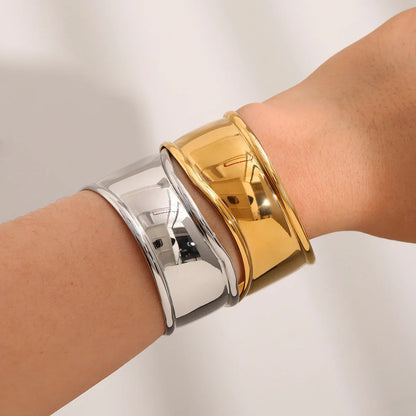 Willa Gold Bangle Bracelet