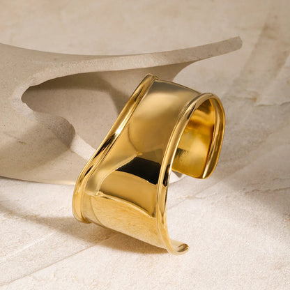 Willa Gold Bangle Bracelet