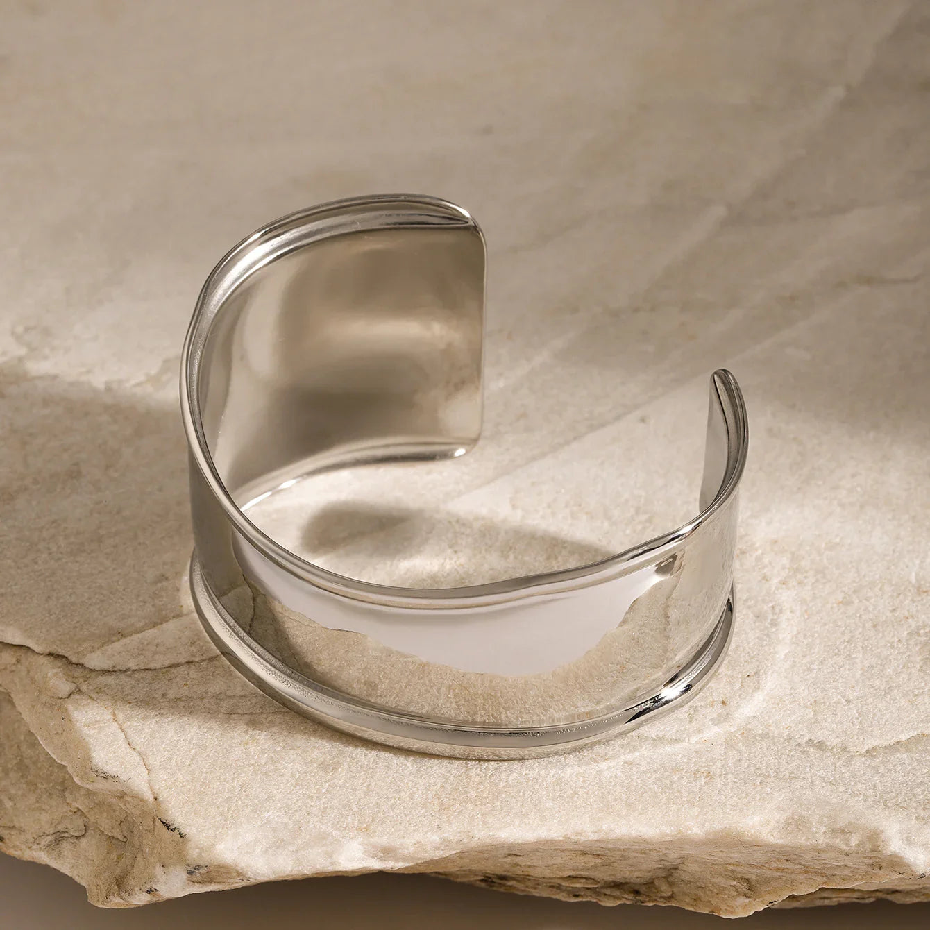 Willa Gold Bangle Bracelet