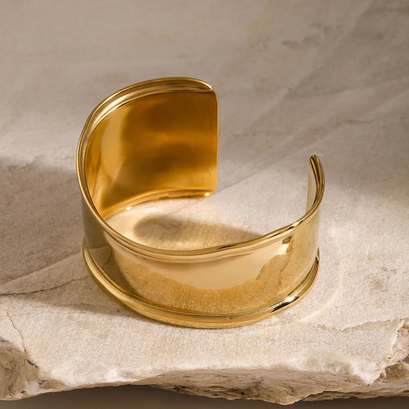 Willa Gold Bangle Bracelet