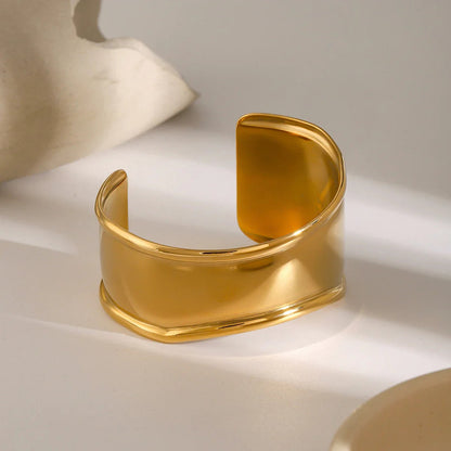 Willa Gold Bangle Bracelet