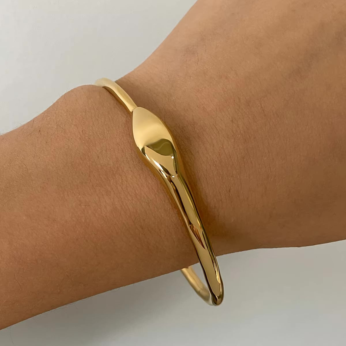 Daisy Gold Bangle