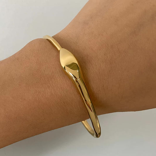 Daisy Gold Bangle