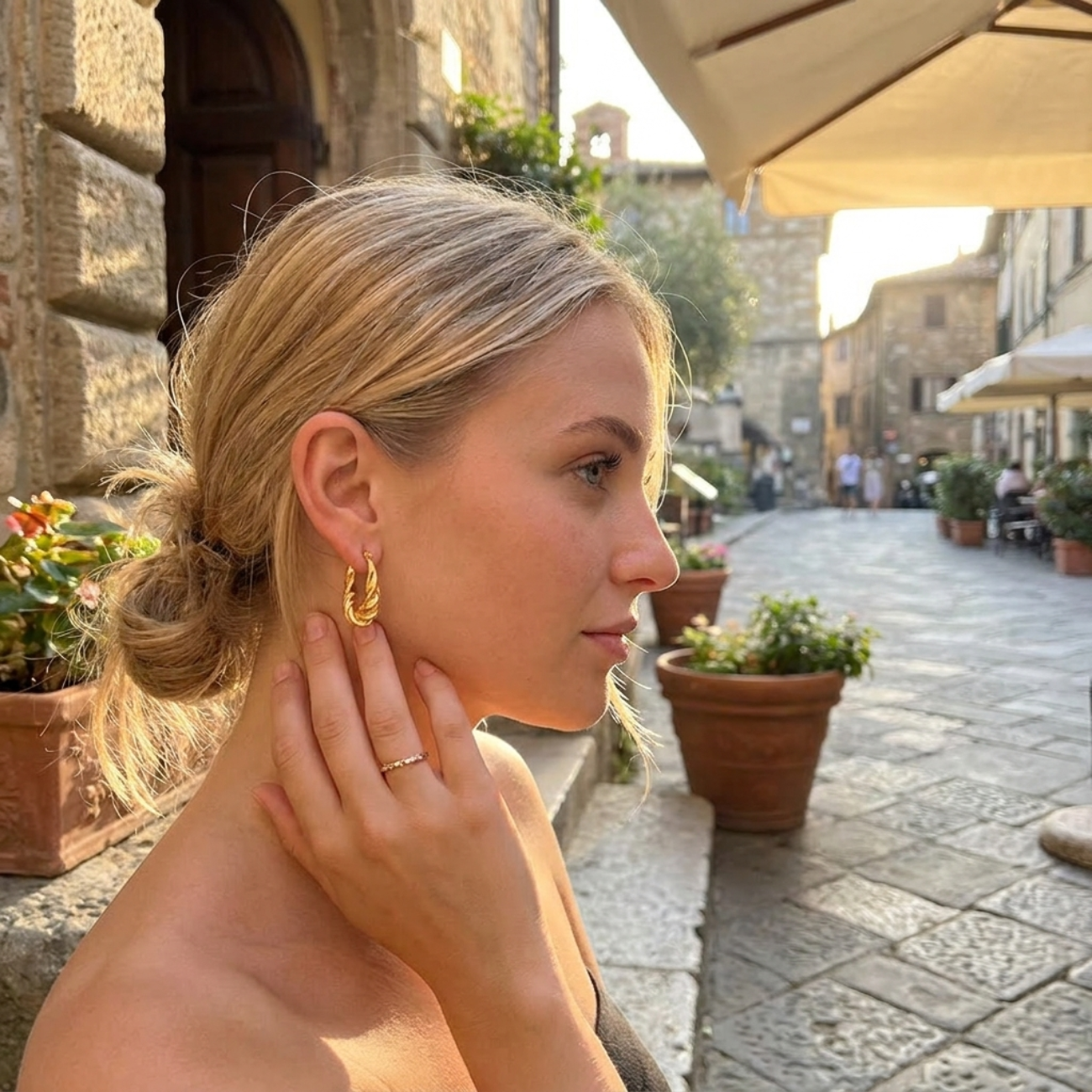 Isla Twist Hoop Earrings